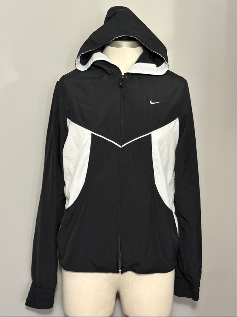 Nike VINTAGE Medium Black and White Hooded Zip Windbreaker Track Jacket Y2K